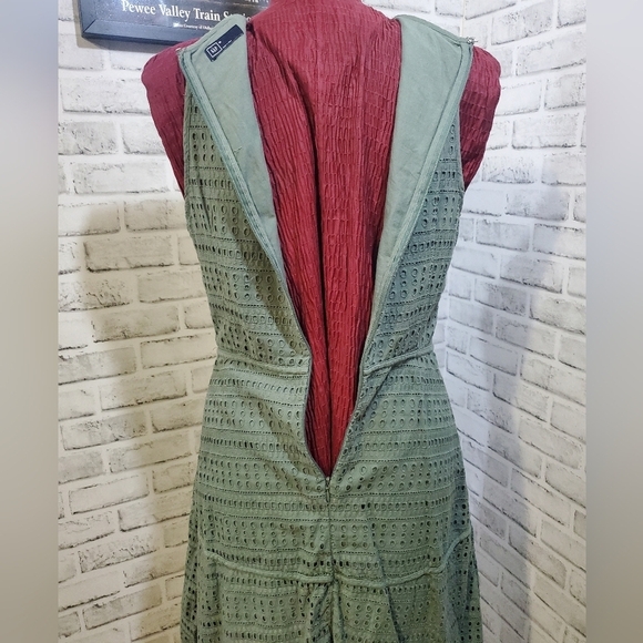 GAP Fit & Flare Lined Eyelet Zip in Back Sleeveless Dress Cool Olive Size 10 - Picture 6 of 8